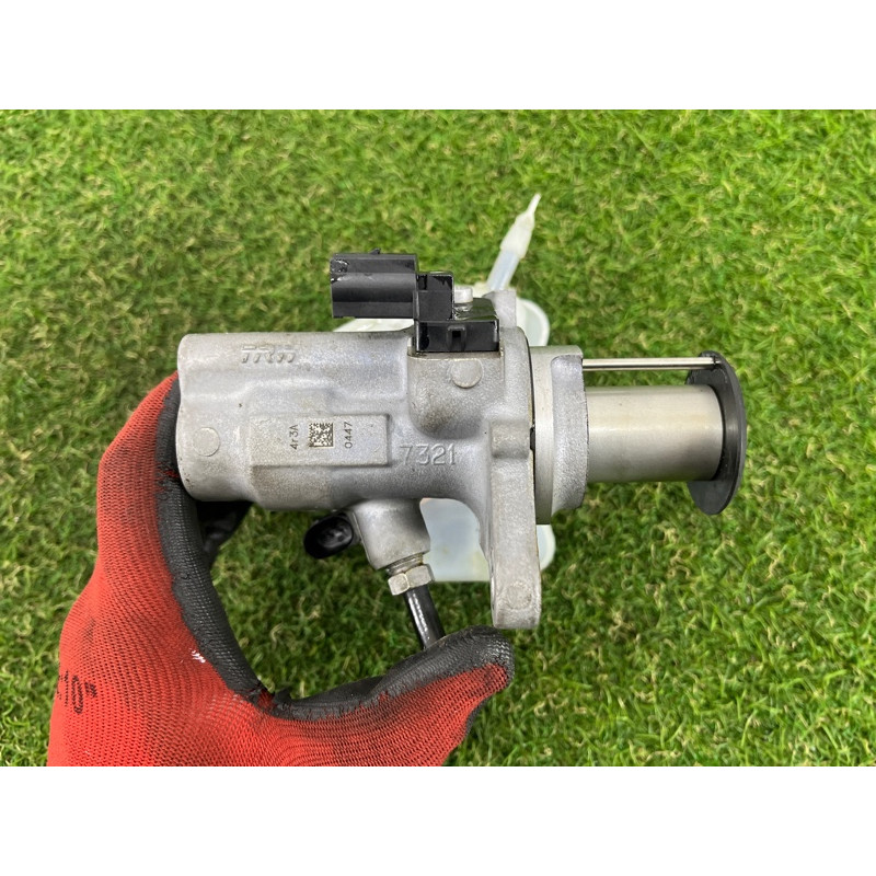 Главный тормозной цилиндр (тормозная система) Volkswagen Touareg FL 2015 3.6 7P0611019D