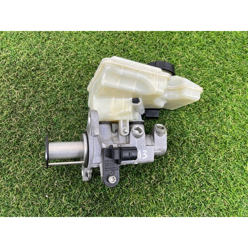 Главный тормозной цилиндр (тормозная система) AUDI A3 8V 2015 1.8 8V1611021A