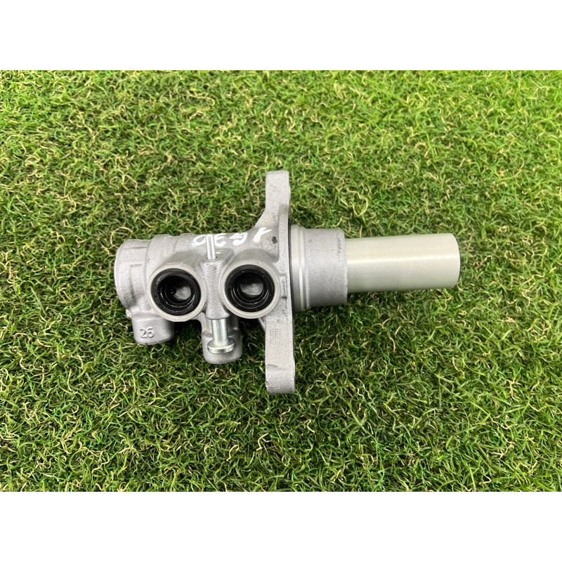 Головний гальмівний циліндр (гальмівна система) BMW 5-series G30 2017 2.0 B46B20 34336881095