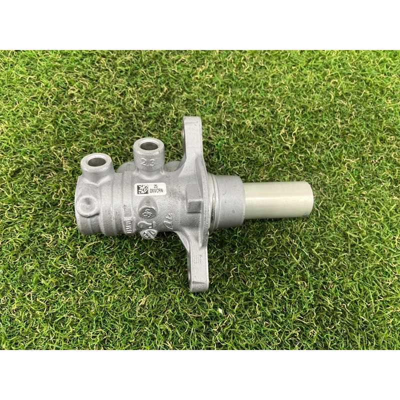 Головний гальмівний циліндр (гальмівна система) BMW 5-series G30 2017 2.0 B46B20 34336881095