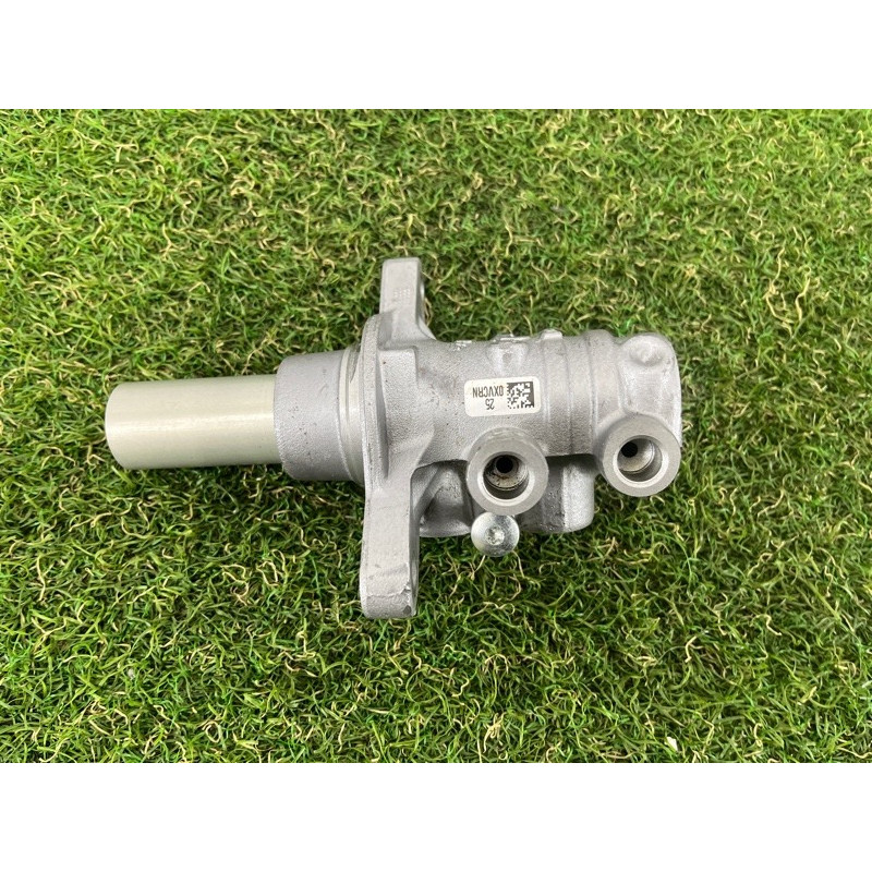 Головний гальмівний циліндр (гальмівна система) BMW 5-series G30 2017 2.0 B46B20 34336881095