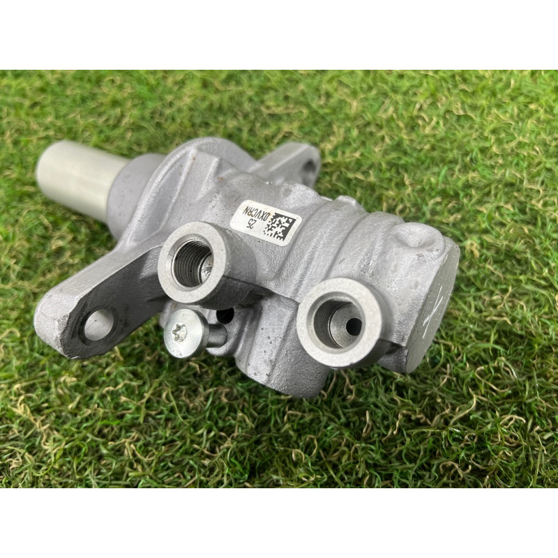 Головний гальмівний циліндр (гальмівна система) BMW 5-series G30 2017 2.0 B46B20 34336881095