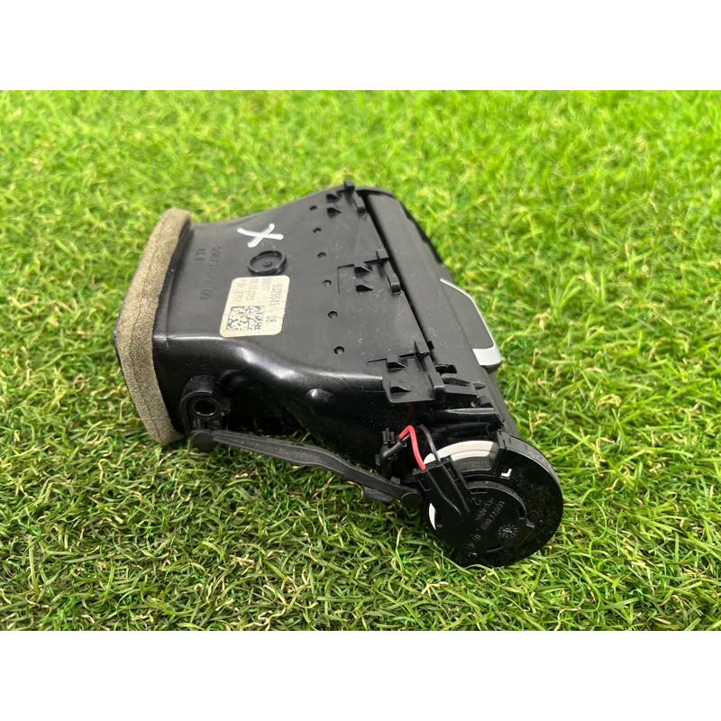 Дефлектор воздуховода (салон) BMW 5-series G30 2017 2.0 B46B20 64229329545