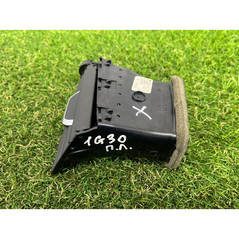 Дефлектор воздуховода (салон) BMW 5-series G30 2017 2.0 B46B20 64229329545