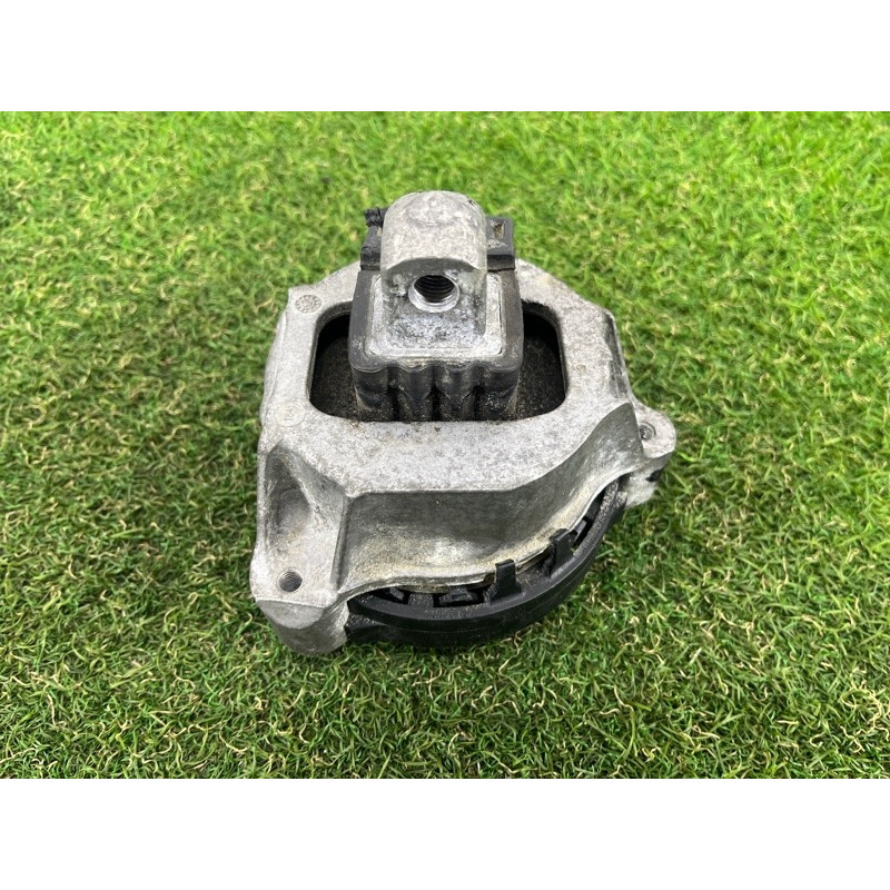 Подушка двигателя (двигатель и элементы) BMW 5-series G30 2017 2.0 B46B20 22116860488