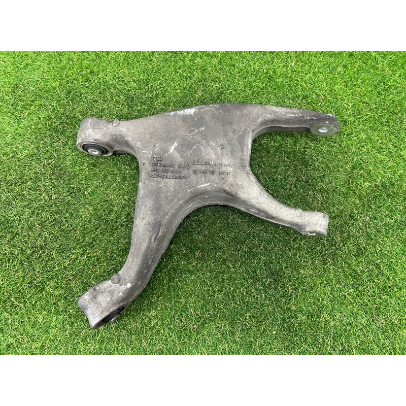 Рычаг подвески (подвеска) AUDI Q5 8R 2012 3.2 CALB 8R0505312F