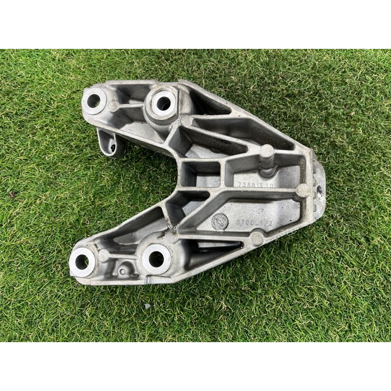 Кронштейн двигателя (кронштейны двигателя) BMW X3 F25 2012 3.0 22116864719