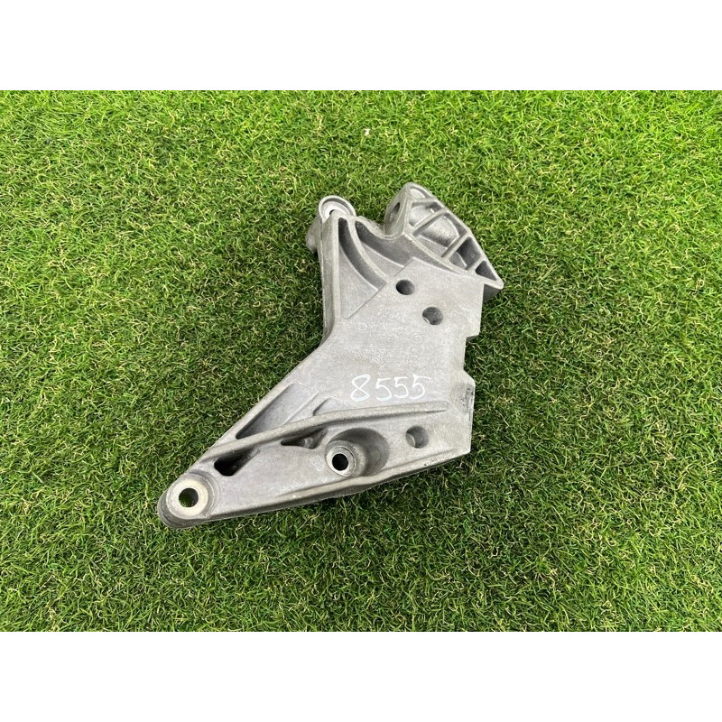 Кронштейн подушки двигателя (кронштейны двигателя) AUDI A3 8V 2015 1.8 06J199207P