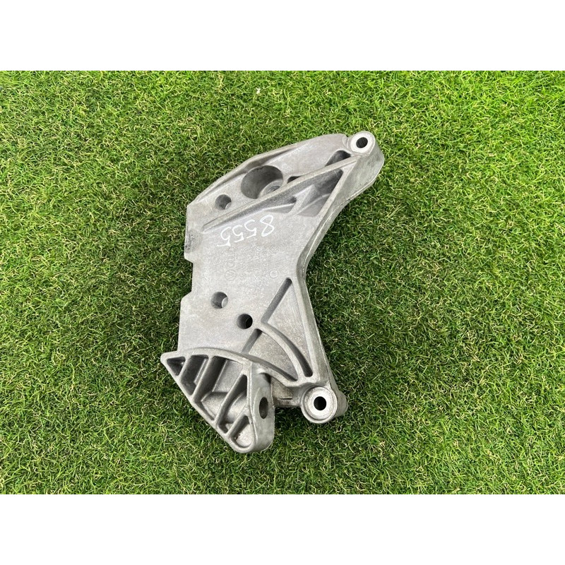 Кронштейн подушки двигателя (кронштейны двигателя) AUDI A3 8V 2015 1.8 06J199207P