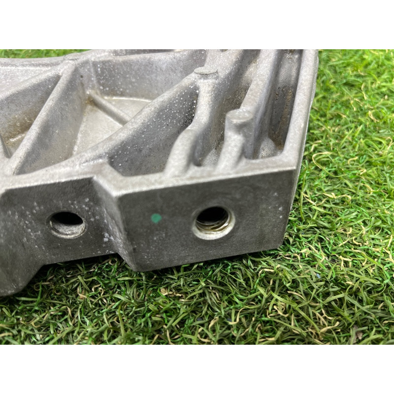 Кронштейн подушки двигателя (кронштейны двигателя) AUDI A3 8V 2015 1.8 06J199207P