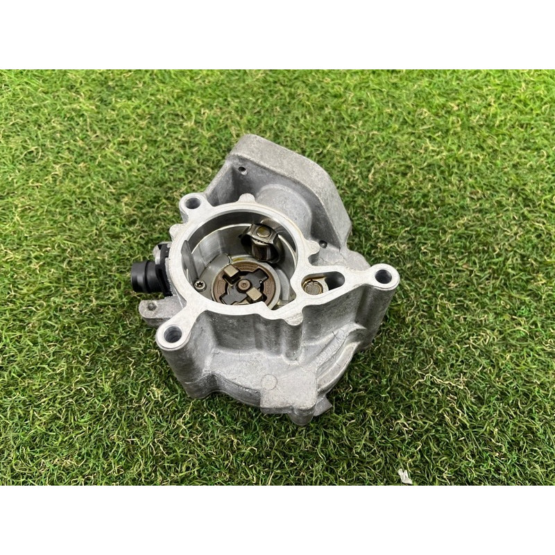 Вакуумный насос (тормозная система) AUDI A3 8V 2018 2.0 CZRA 06K145100AE