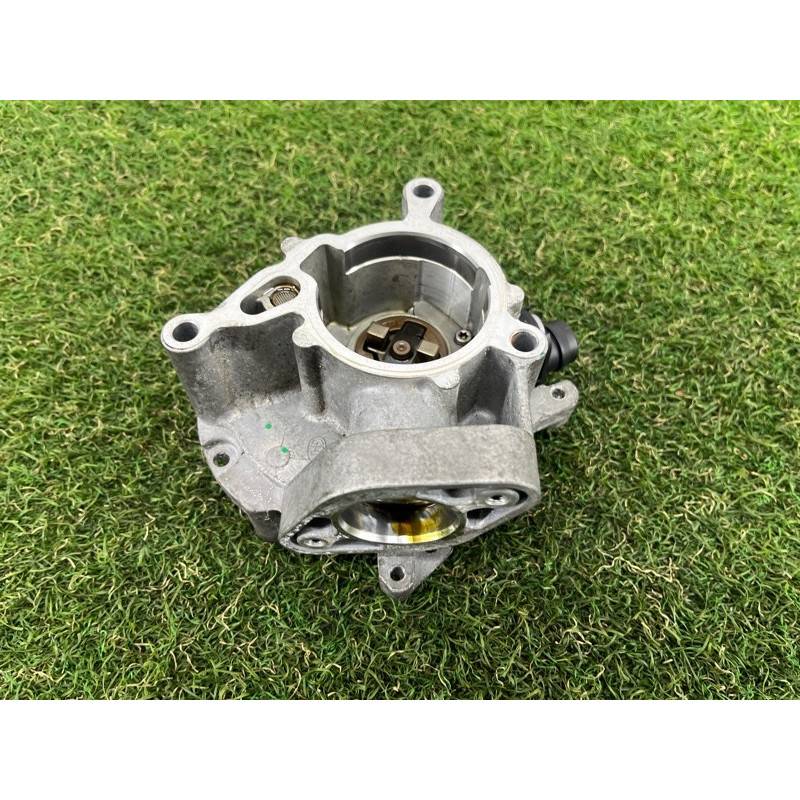 Вакуумный насос (тормозная система) AUDI A3 8V 2018 2.0 CZRA 06K145100AE