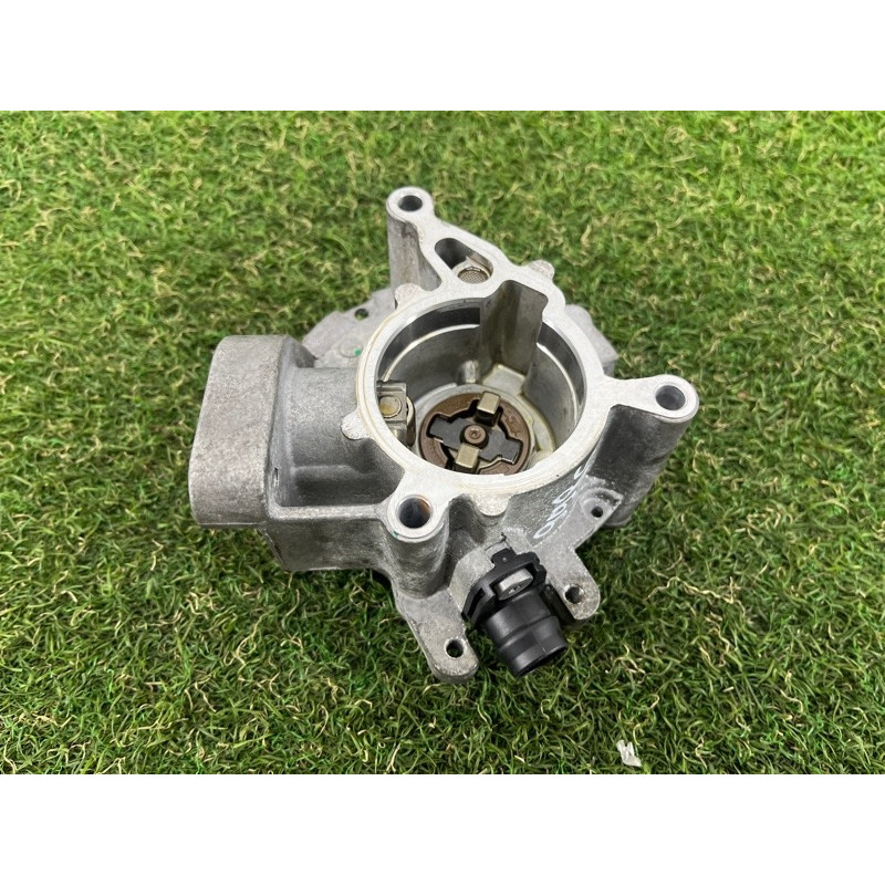 Вакуумный насос (тормозная система) AUDI A3 8V 2018 2.0 CZRA 06K145100AE