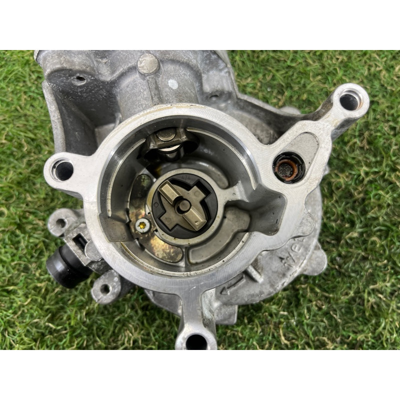 Вакуумный насос (тормозная система) AUDI A3 8V 2015 1.8 06K145100B