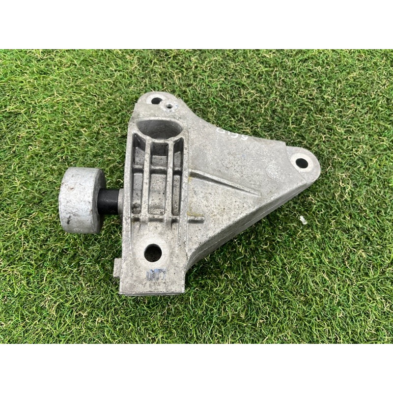 Кронштейн подушки двигателя (кронштейны двигателя) BMW 5-series F10 2011 3.0 22116775911