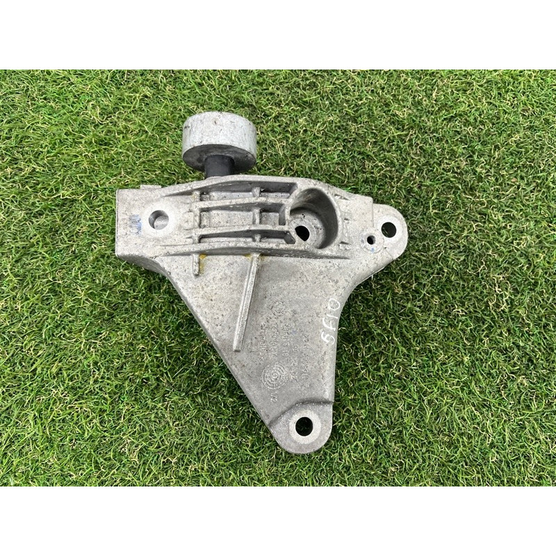 Кронштейн подушки двигателя (кронштейны двигателя) BMW 5-series F10 2011 3.0 22116775911