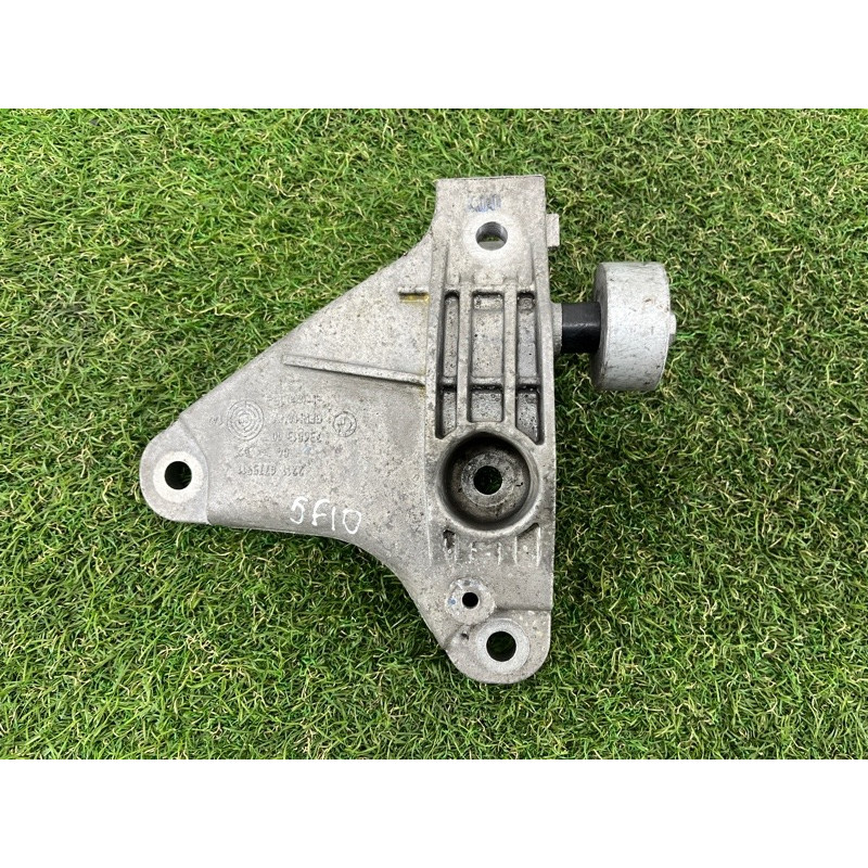 Кронштейн подушки двигателя (кронштейны двигателя) BMW 5-series F10 2011 3.0 22116775911