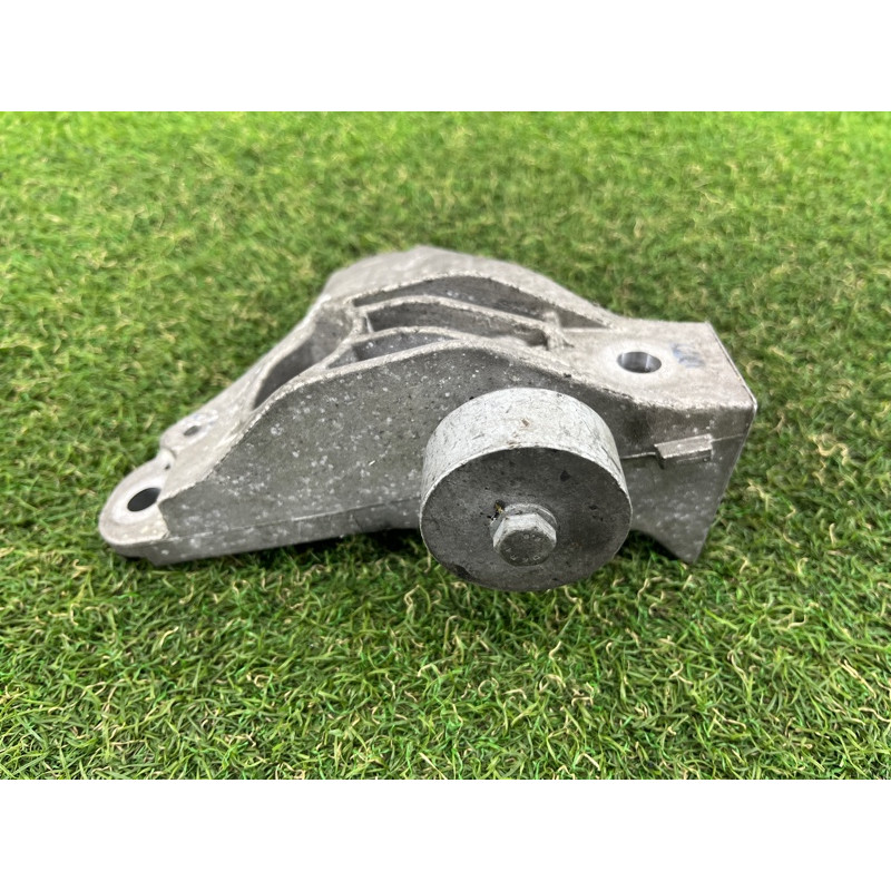 Кронштейн подушки двигателя (кронштейны двигателя) BMW 5-series F10 2011 3.0 22116775911