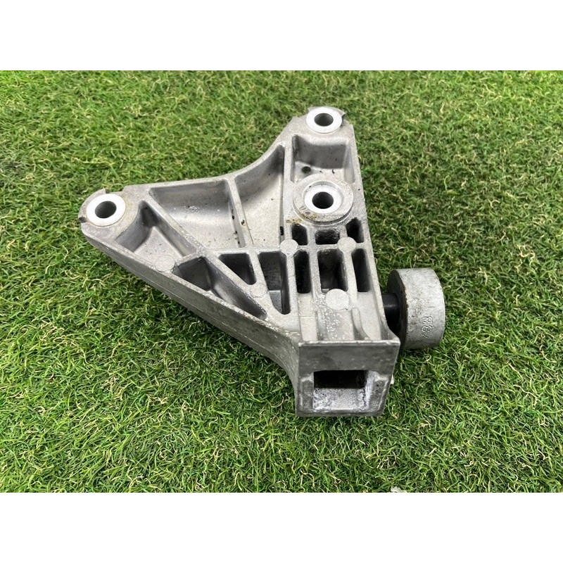 Кронштейн подушки двигателя (кронштейны двигателя) BMW 5-series F10 2011 3.0 22116775911