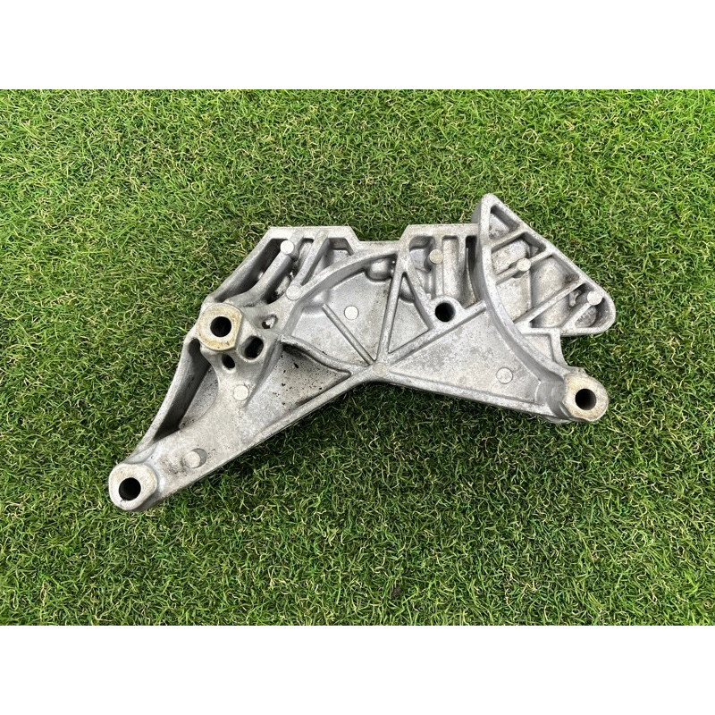 Кронштейн подушки двигателя (кронштейны двигателя) AUDI A3 8V 2018 2.0 CZRA 06J199207P