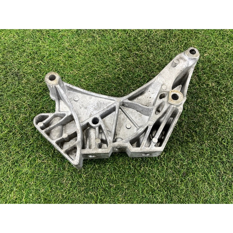 Кронштейн подушки двигателя (кронштейны двигателя) AUDI A3 8V 2018 2.0 CZRA 06J199207P