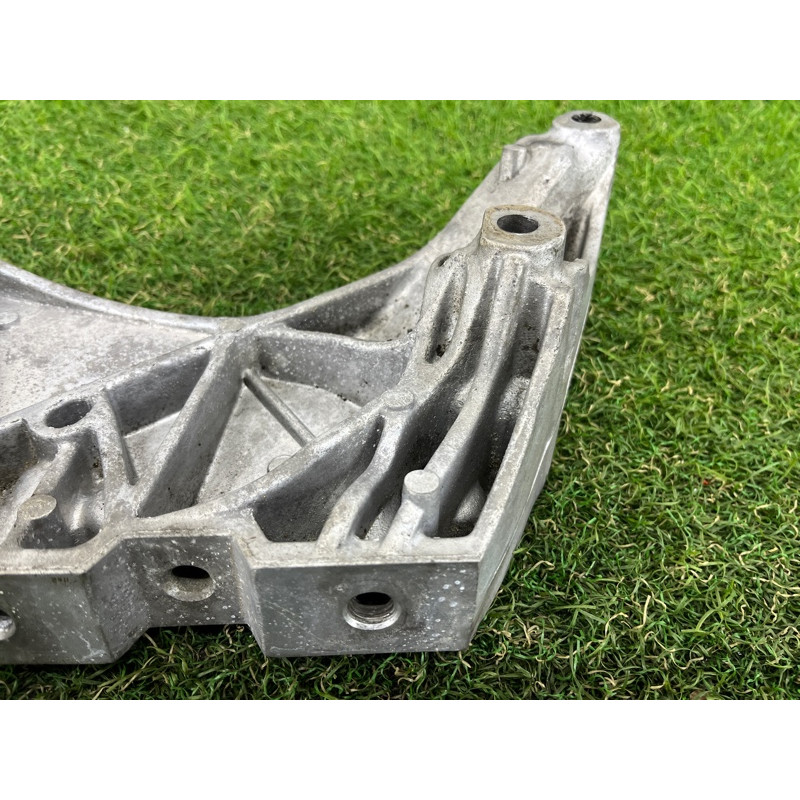 Кронштейн подушки двигателя (кронштейны двигателя) AUDI A3 8V 2018 2.0 CZRA 06J199207P