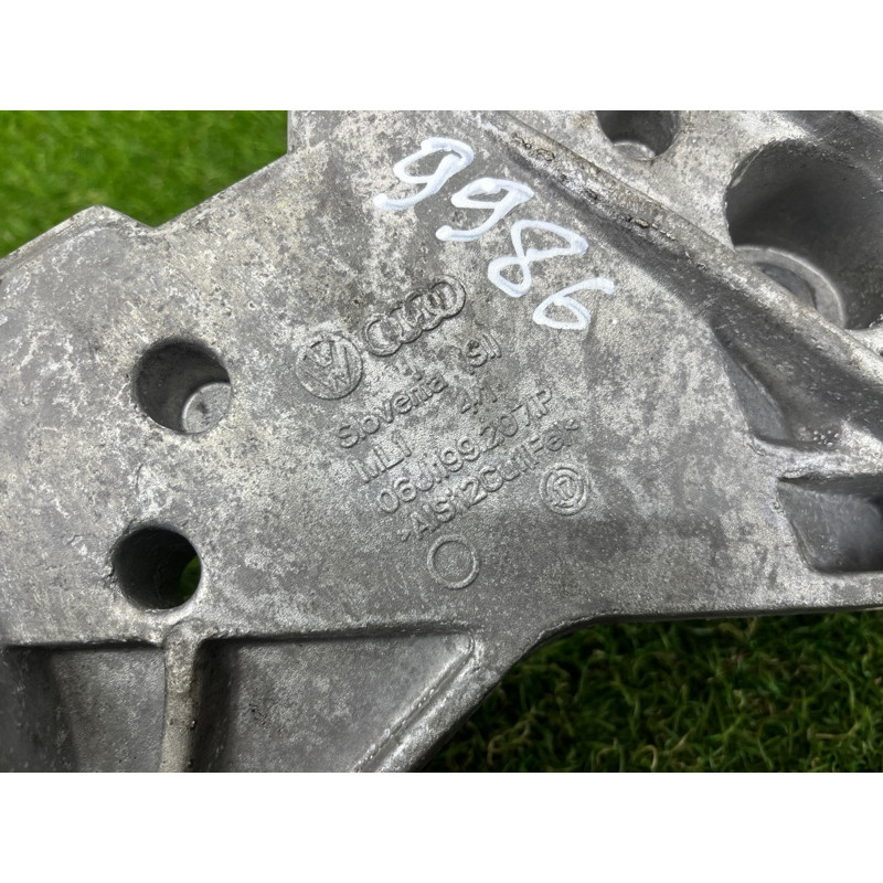 Кронштейн подушки двигателя (кронштейны двигателя) AUDI A3 8V 2018 2.0 CZRA 06J199207P