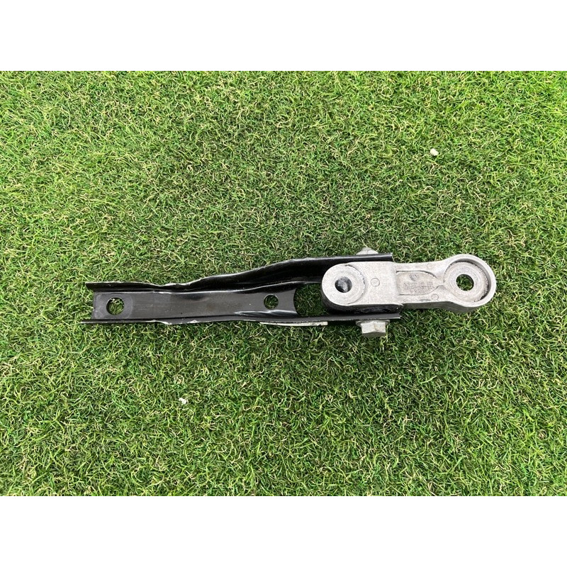 Кронштейн подушки двигателя (кронштейны двигателя) AUDI A3 8V 2018 2.0 CZRA 5Q0199855AB