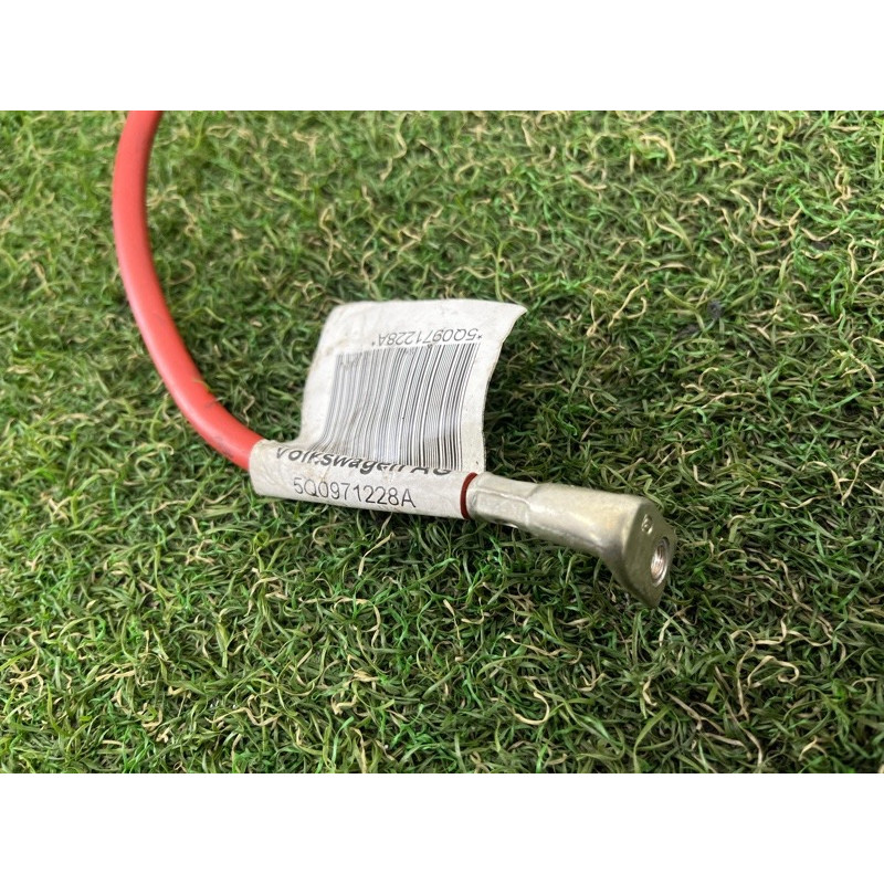 Клемма плюсовая (электрика) AUDI A3 8V 2018 2.0 CZRA 5Q0971228A