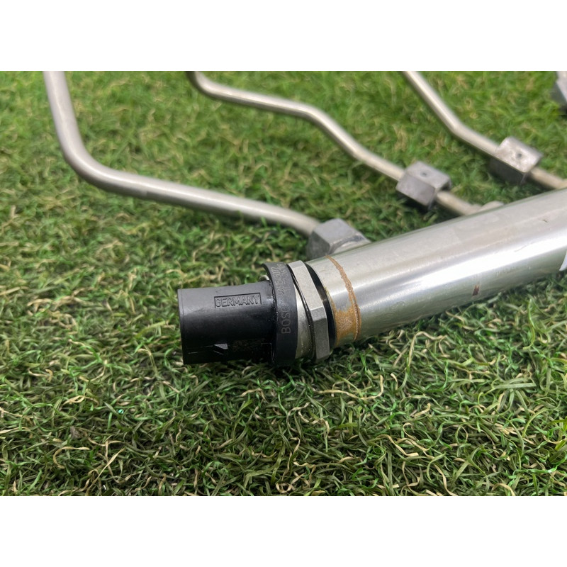 Топливная рампа (топливная система) BMW 2-series F22 2015 2.0 13537585411