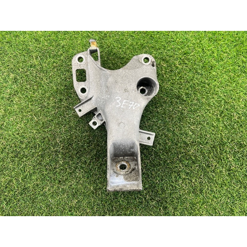 Кронштейн подушки двигателя (кронштейны двигателя) BMW X5 E70 2008 3.0 N52N 22116772673