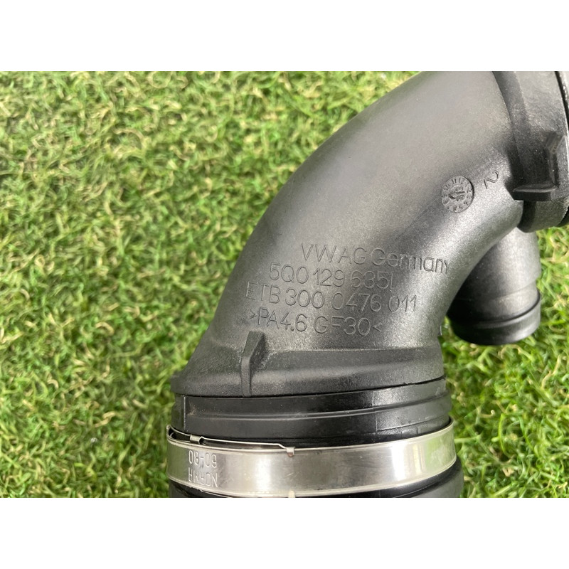 Патрубок воздушного фильтра (впускная система) AUDI A3 8V 2015 1.8 5Q0129654P