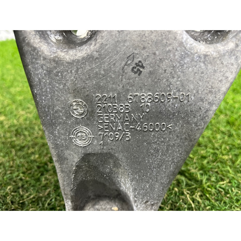 Кронштейн подушки двигателя (кронштейны двигателя) BMW 2-series F22 2015 2.0 22116788609