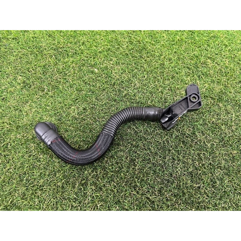 Трубка вентиляции картерных газов (двигатель и элементы) AUDI A3 8V 2015 1.8 06K103213B