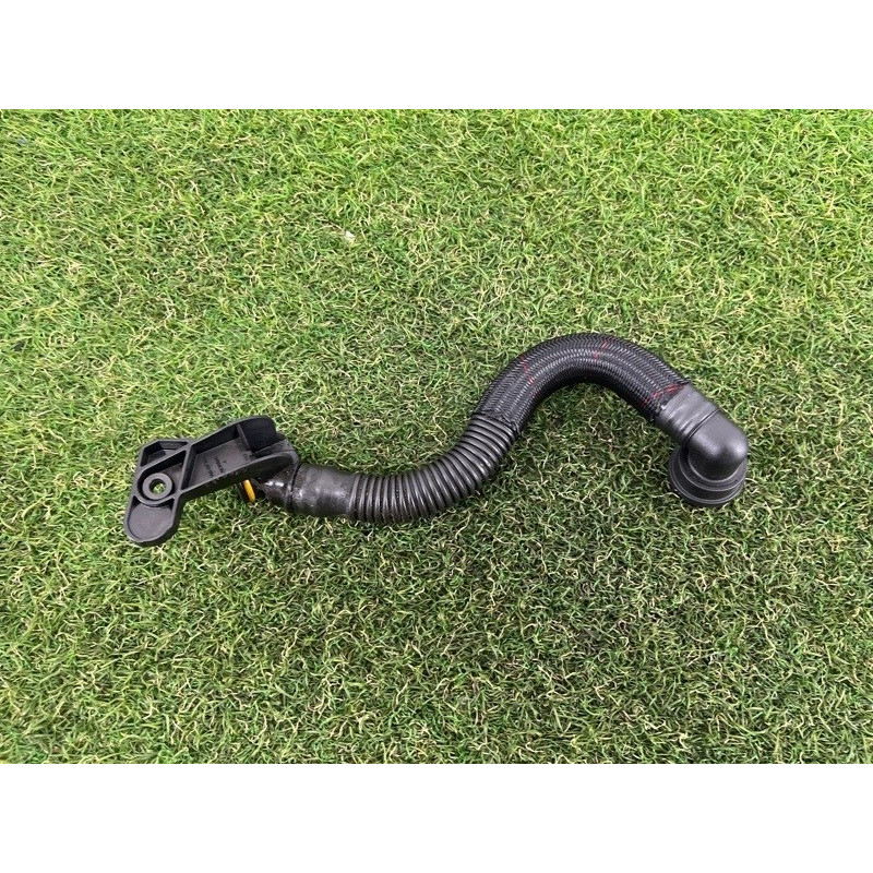 Трубка вентиляции картерных газов (двигатель и элементы) AUDI A3 8V 2015 1.8 06K103213B