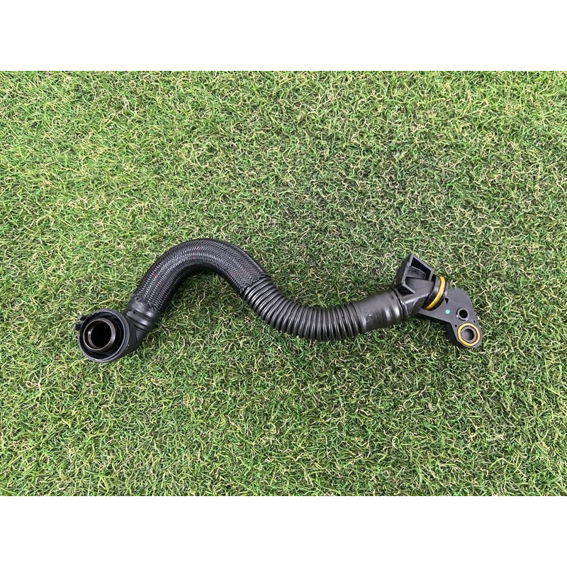 Трубка вентиляции картерных газов (двигатель и элементы) AUDI A3 8V 2015 1.8 06K103213B