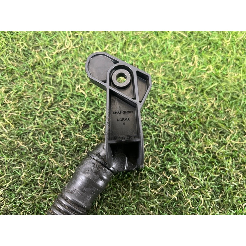 Трубка вентиляции картерных газов (двигатель и элементы) AUDI A3 8V 2015 1.8 06K103213B