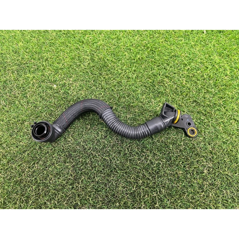 Трубка вентиляции картерных газов (двигатель и элементы) AUDI A3 8V 2018 2.0 CZRA 06K103213K