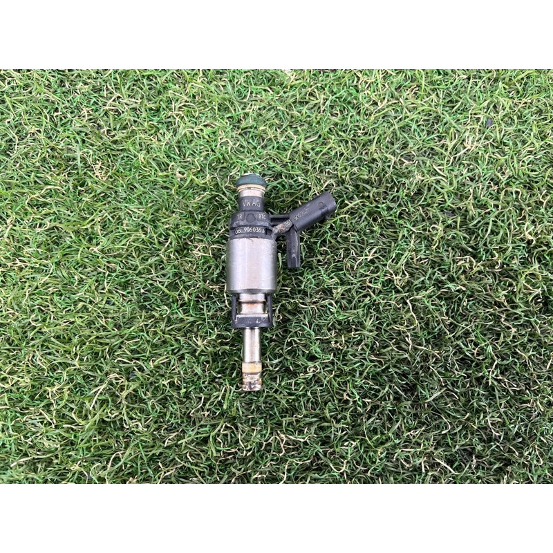 Форсунка топливная (топливная система) AUDI A3 8V 2015 1.8 06L906036J