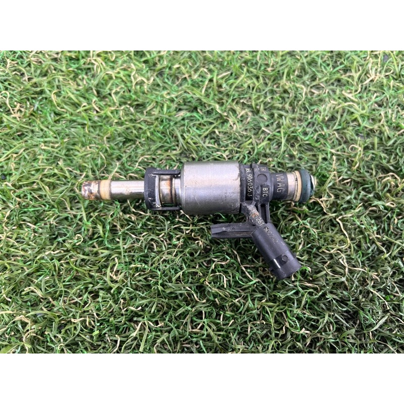 Форсунка топливная (топливная система) AUDI A3 8V 2015 1.8 06L906036J