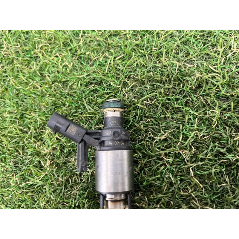 Форсунка топливная (топливная система) AUDI A3 8V 2015 1.8 06L906036J