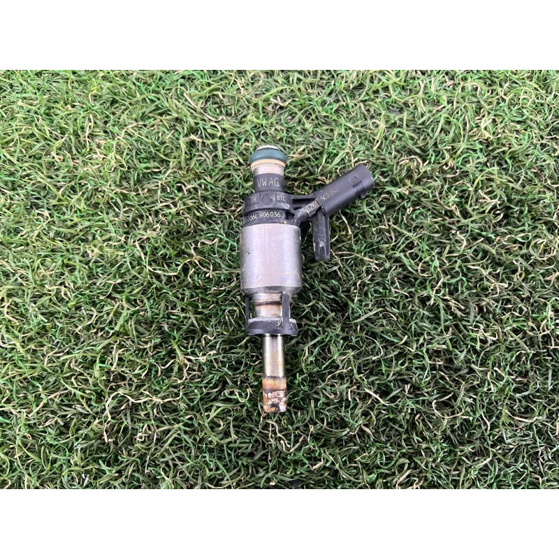 Форсунка топливная (топливная система) AUDI A3 8V 2015 1.8 06L906036J