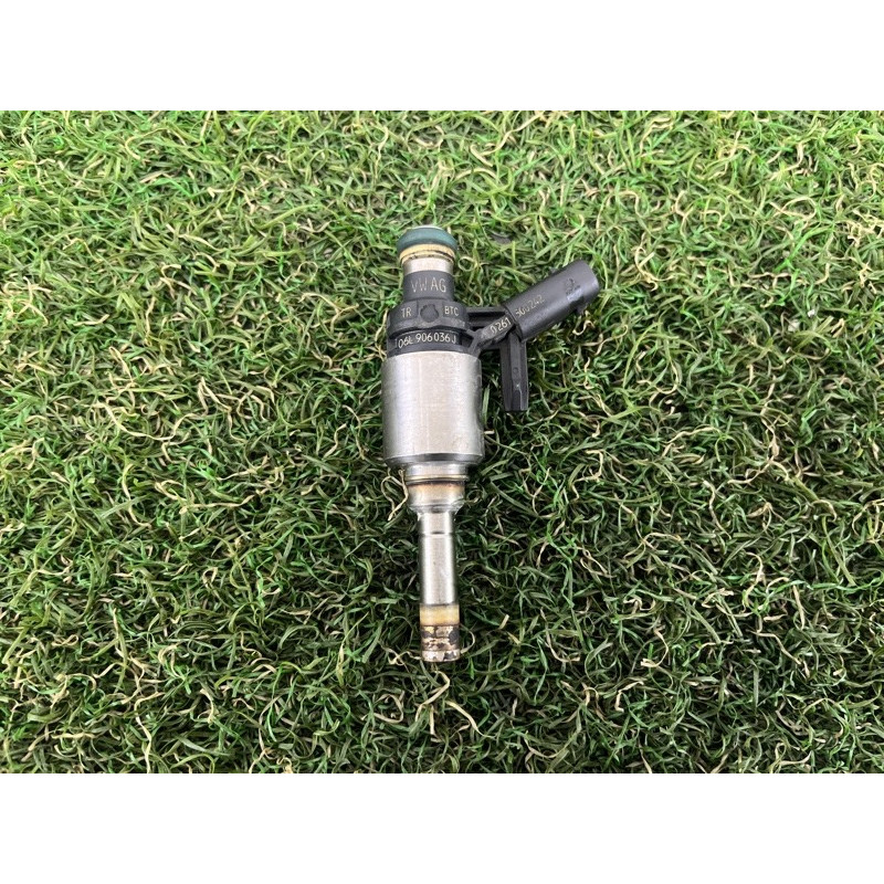 Форсунка топливная (топливная система) AUDI A3 8V 2015 1.8 06L906036J