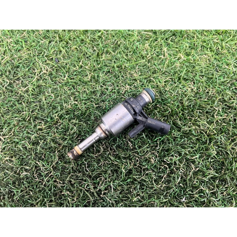 Форсунка топливная (топливная система) AUDI A3 8V 2015 1.8 06L906036J