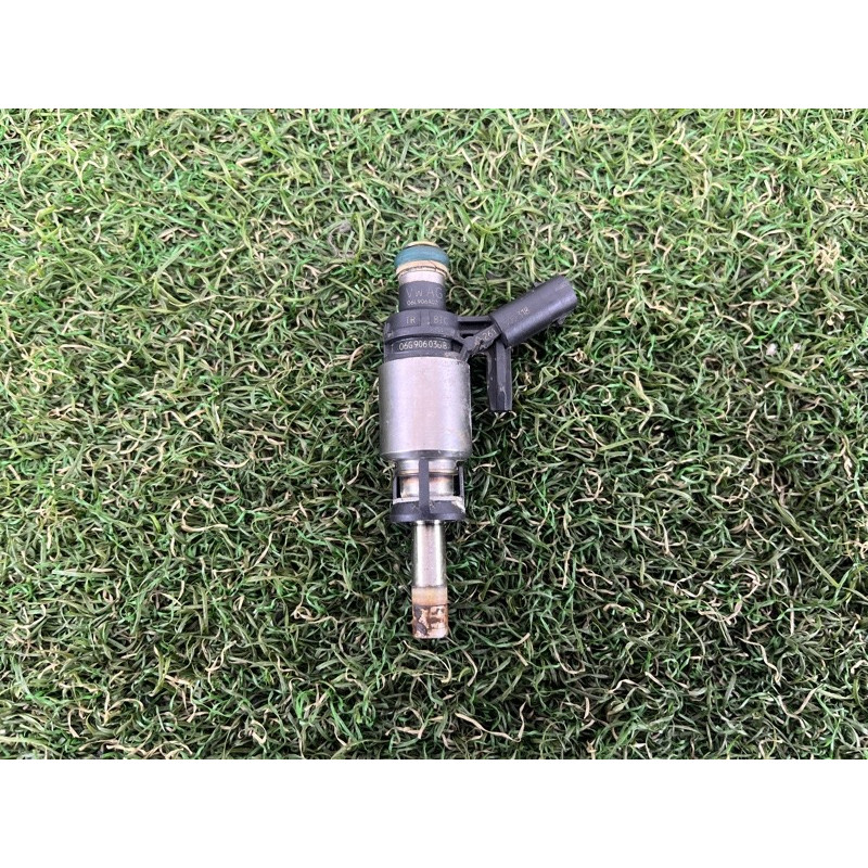 Форсунка топливная (топливная система) AUDI A3 8V 2018 2.0 CZRA 06G906036B