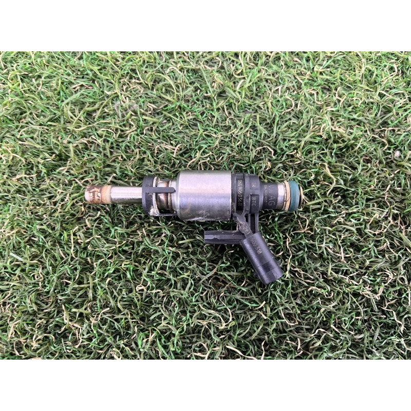 Форсунка топливная (топливная система) AUDI A3 8V 2018 2.0 CZRA 06G906036B