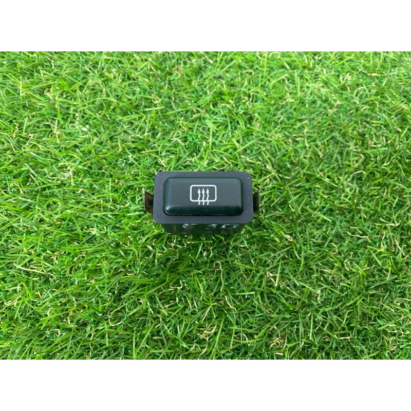 Кнопка подогрева заднего стекла (электрика / кнопки) BMW 3-series E30 M21d24 61311380326