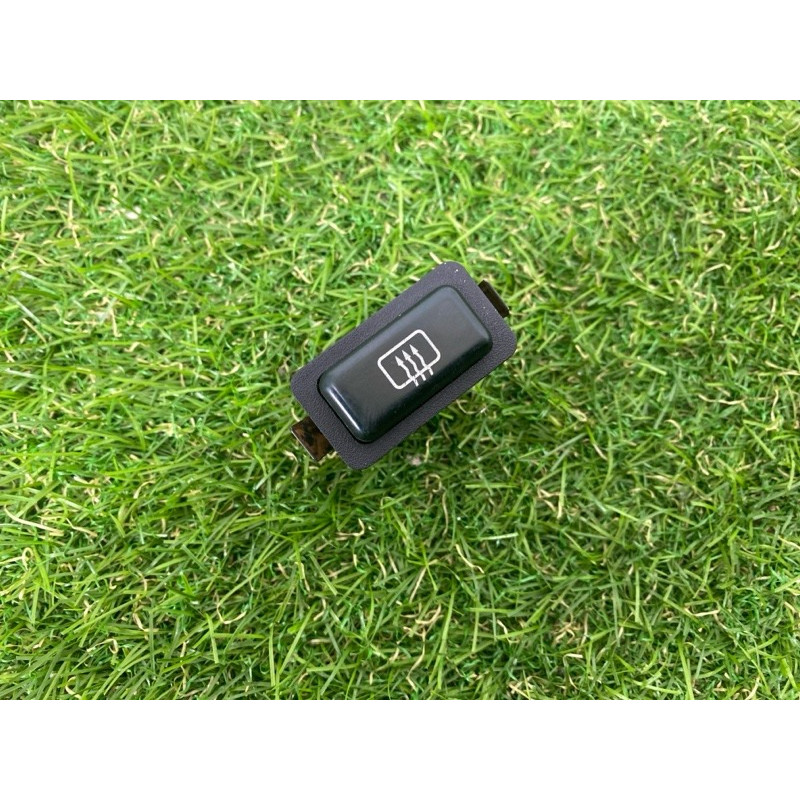 Кнопка подогрева заднего стекла (электрика / кнопки) BMW 3-series E30 M21d24 61311380326