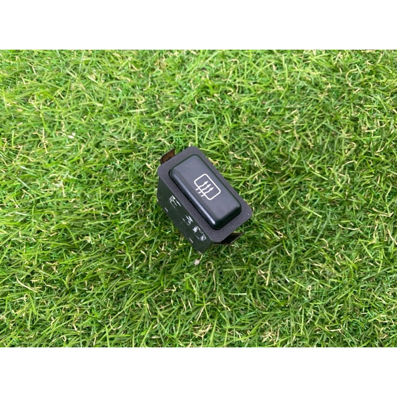 Кнопка подогрева заднего стекла (электрика / кнопки) BMW 3-series E30 M21d24 61311380326