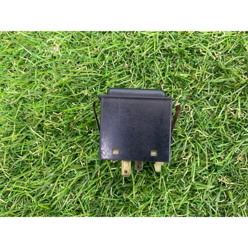 Кнопка подогрева заднего стекла (электрика / кнопки) BMW 3-series E30 M21d24 61311380326